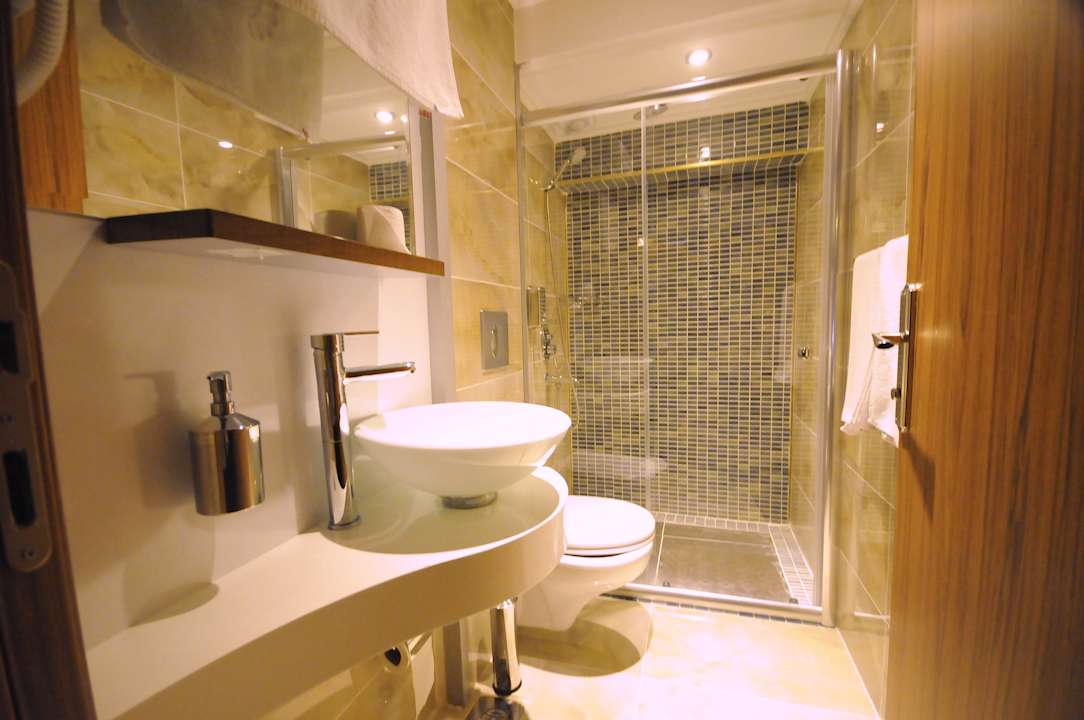 Bathroom Tamara Residence