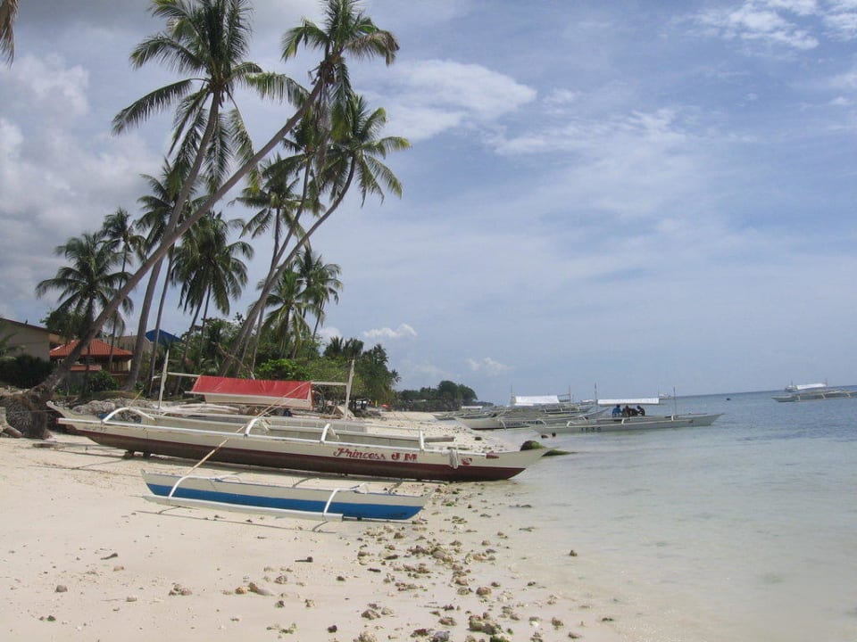 Strand vor dem Hotel Isis Bungalows