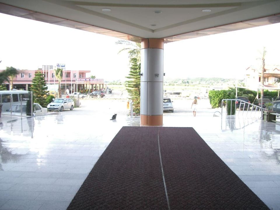 Eingang Hane Family Resort