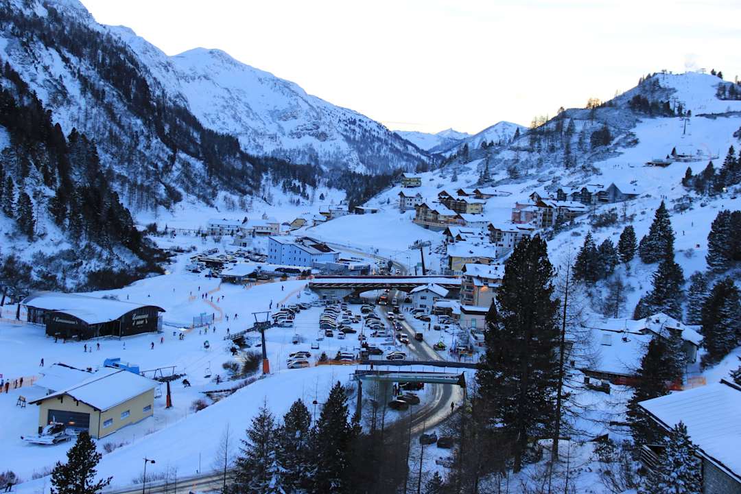 Vom Zimmer ins Tal zum Lift Apparthotel Zirbenhof