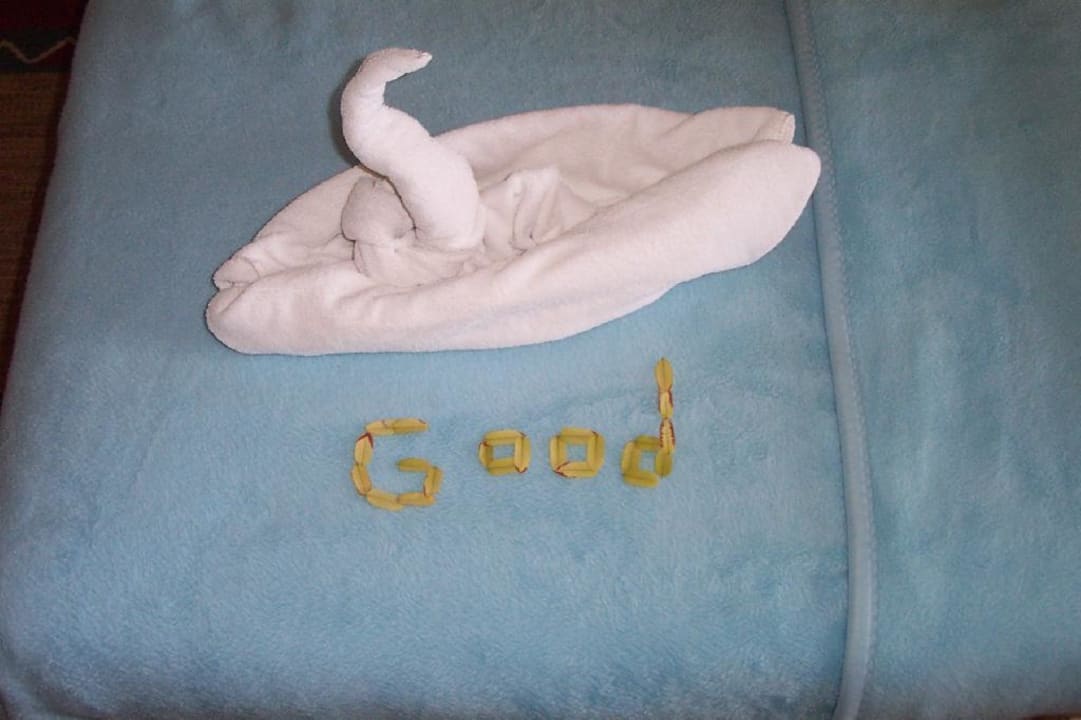 Bettschmuck durch Zimmerboy Lotus Bay Beach Resort