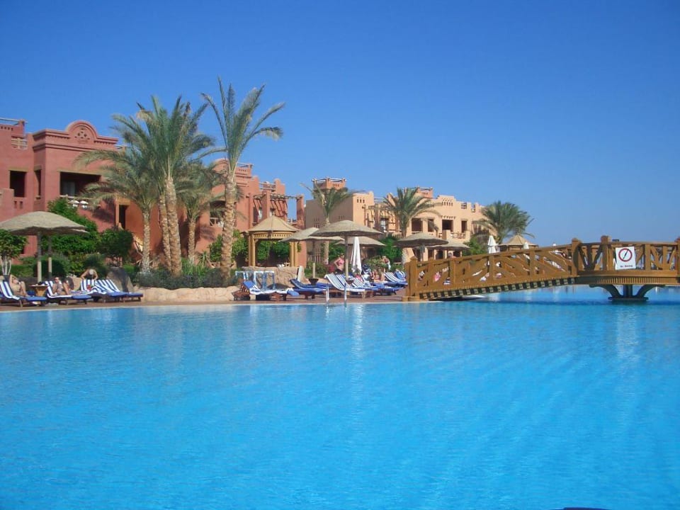 Der Hotelpool Charmillion Sea Life Resort