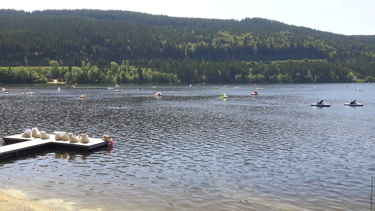 Wellnessbereich mit Seezugang Treschers Schwarzwald Hotel