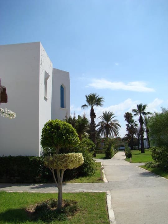 Część hotelowa z bungalowami Ruspina Beach Resort