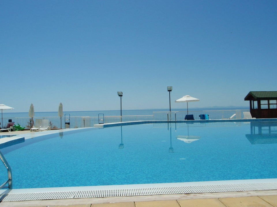 vom Pool aus Paradise Beach Hotel