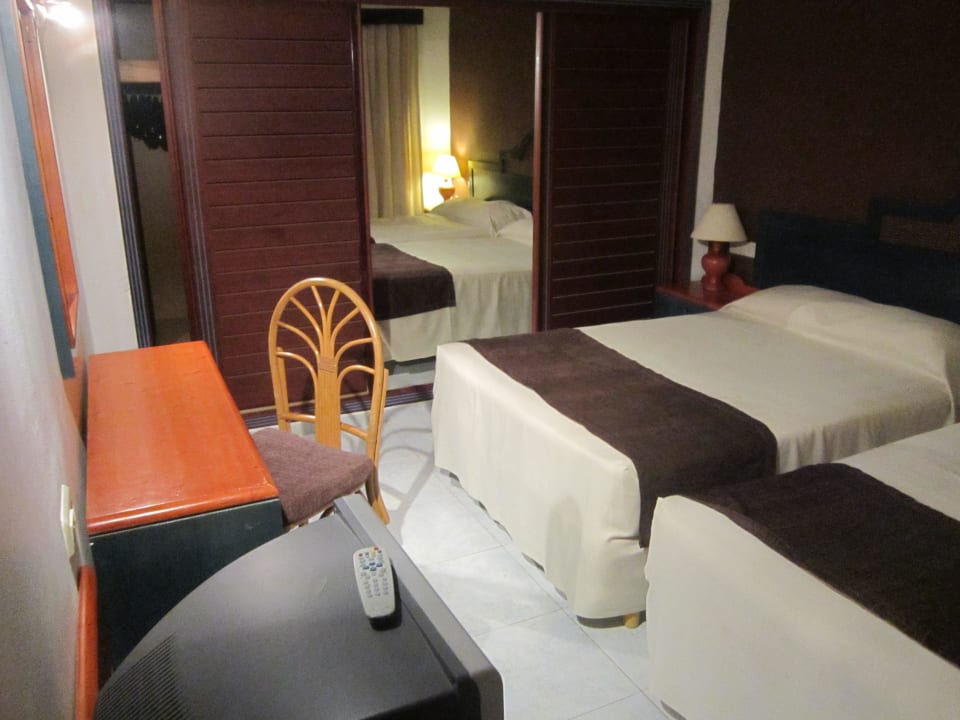 Schlafzimmer Grand Sirenis Punta Cana Resort & Aquagames