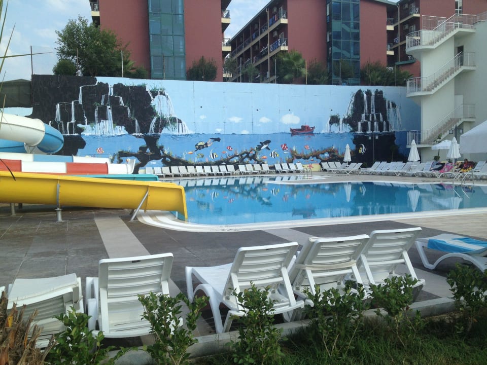 Bild hinter dem Rutschenpool Seaden Sea Planet Resort & Spa