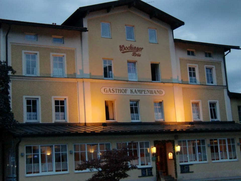 Aussenansicht des Gasthofes Gasthof Kampenwand