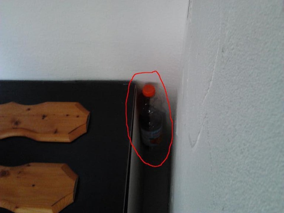 Halbleere Flasche von früherem Gast Sonnenmatte-Titisee B+B Hotel Guesthouse