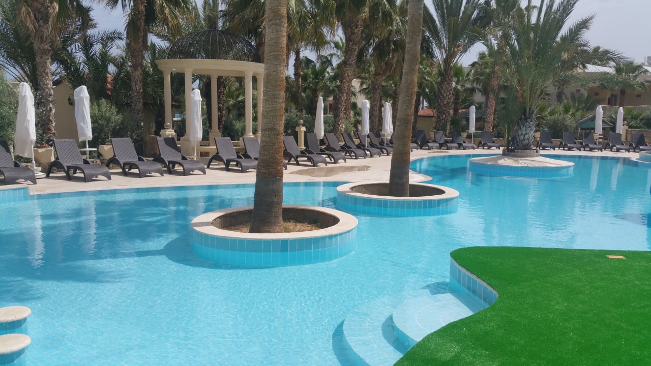 Pool Oscar Resort Hotel