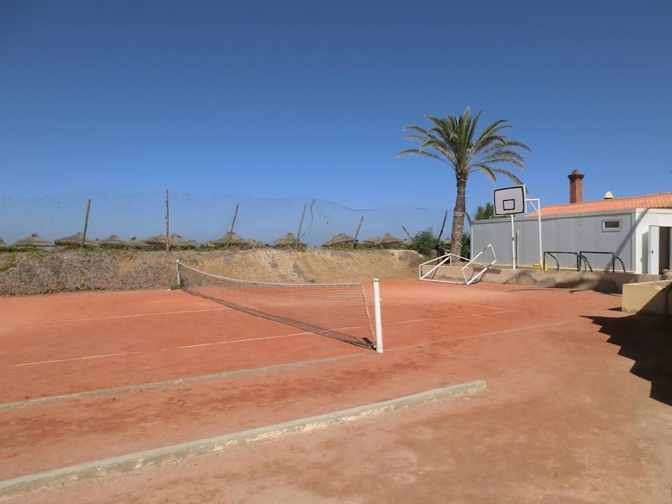 Tennisplatz und Basketballkorb Hotel Rosa Beach