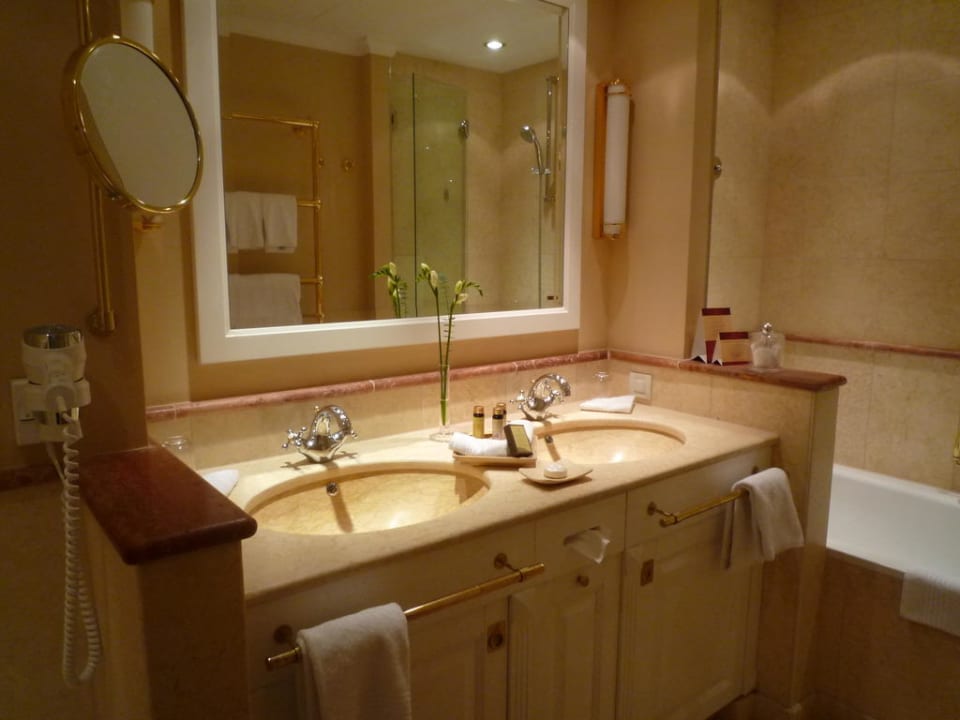 Teil des Bades Hotel Yachthafenresidenz Hohe Düne