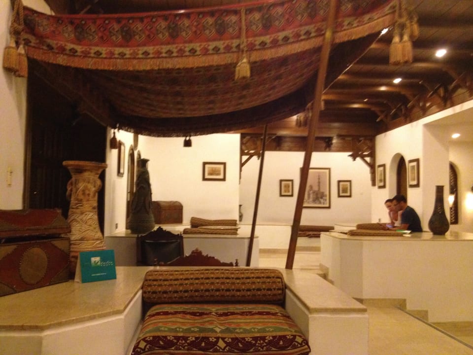 Sitzmöglichkeiten in der Lobby Hotel Mercure Hurghada