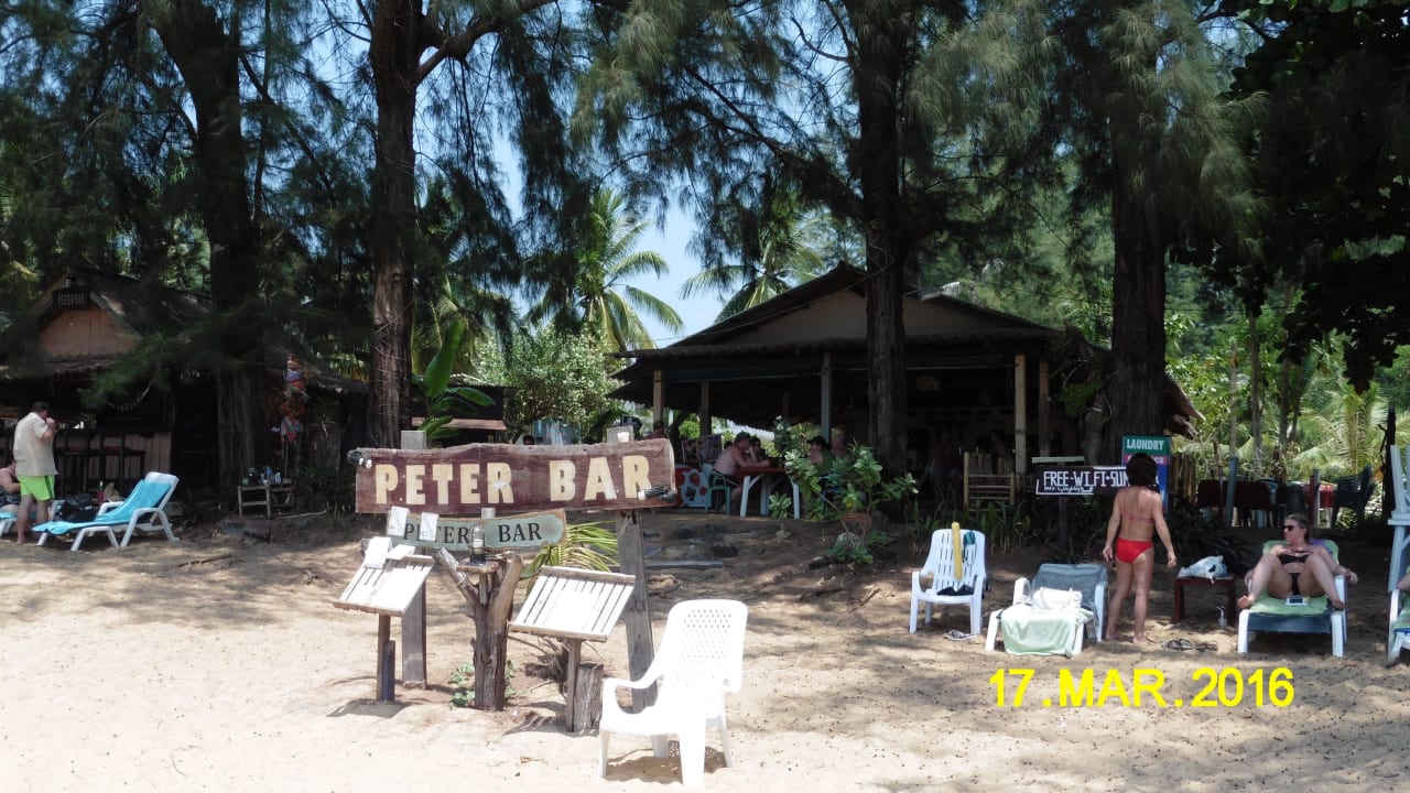Peter Bar am Strand 400m links Khaolak Bhandari Resort & Spa