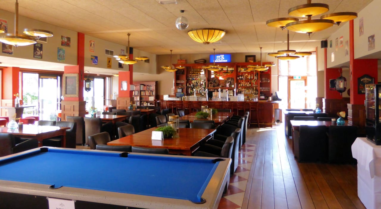 Gemütliche und große Hausbar WestCord Hotel De Veluwe