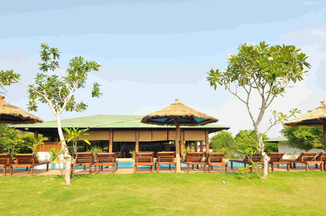 Swimming pool by the Restaurant Camellia Resort & Spa