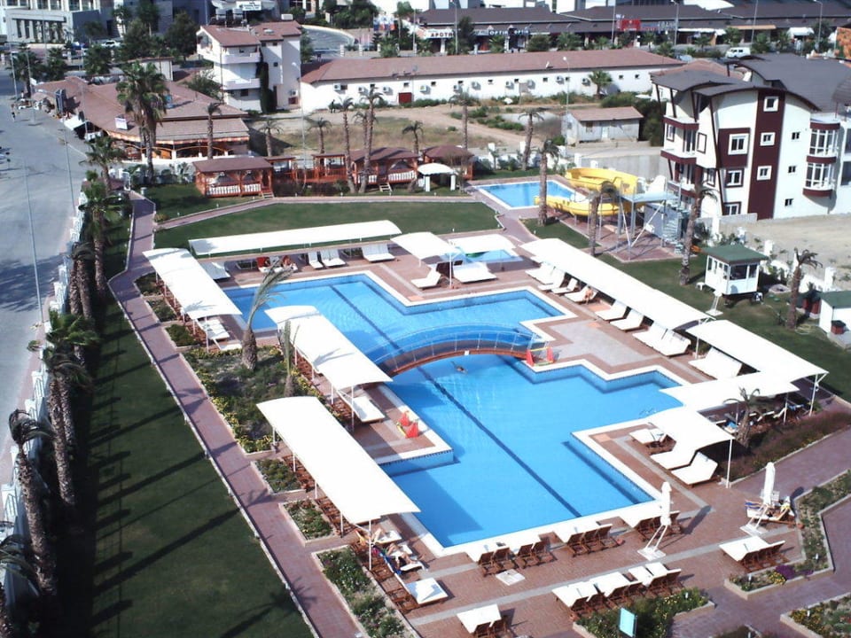 Ausblick auf den Pool aus Zimmer 619 Hotel Sidekum