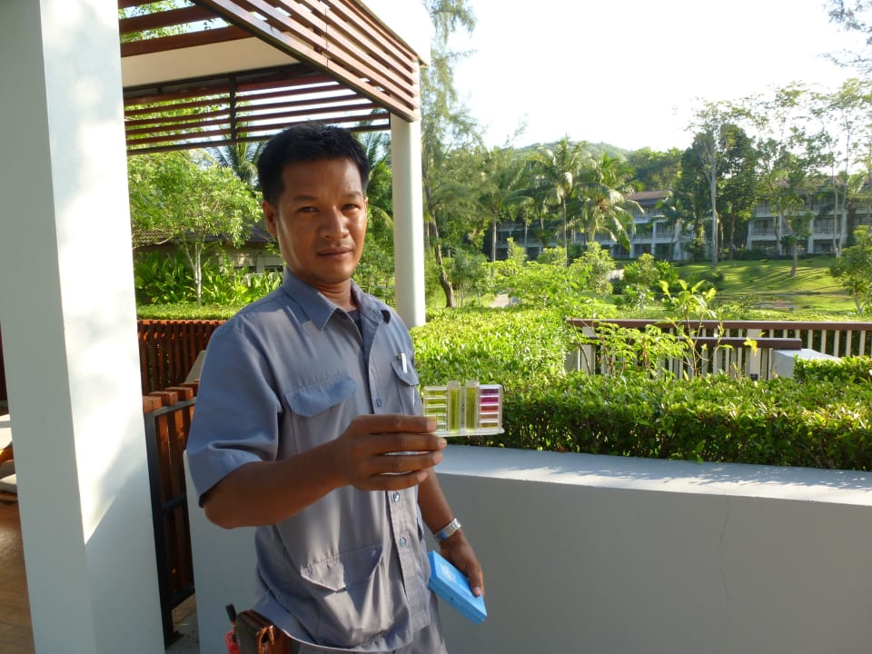 Wassermessung auch jeden Tag mehrmals Dusit Thani Krabi Beach Resort