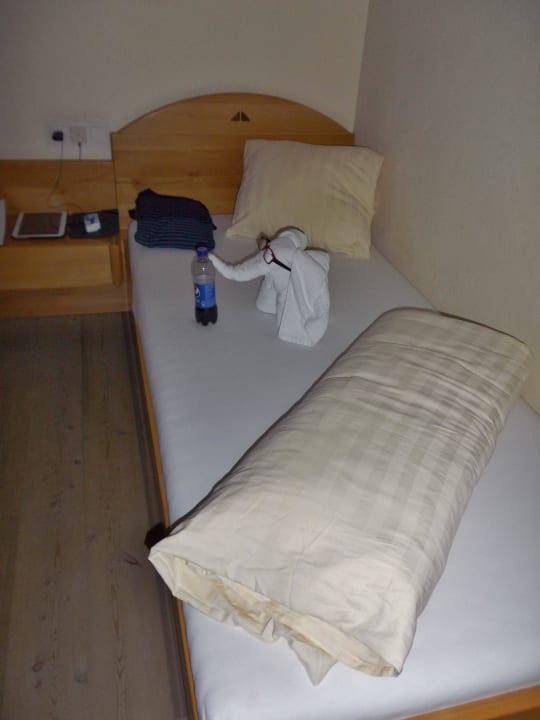 DURSTIGER BRILLENELEFANT SCOL Sporthotel Zillertal