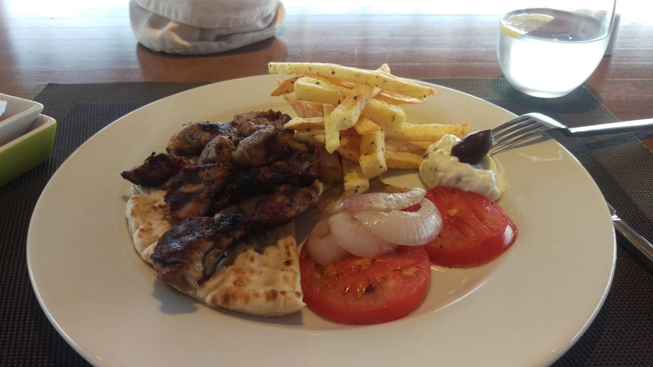 Traditioneller Abendessen Pietra e Mare Beach Hotel