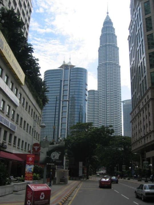 Blick auf einen Tower vor dem Hotel Sheraton Imperial Kuala Lumpur