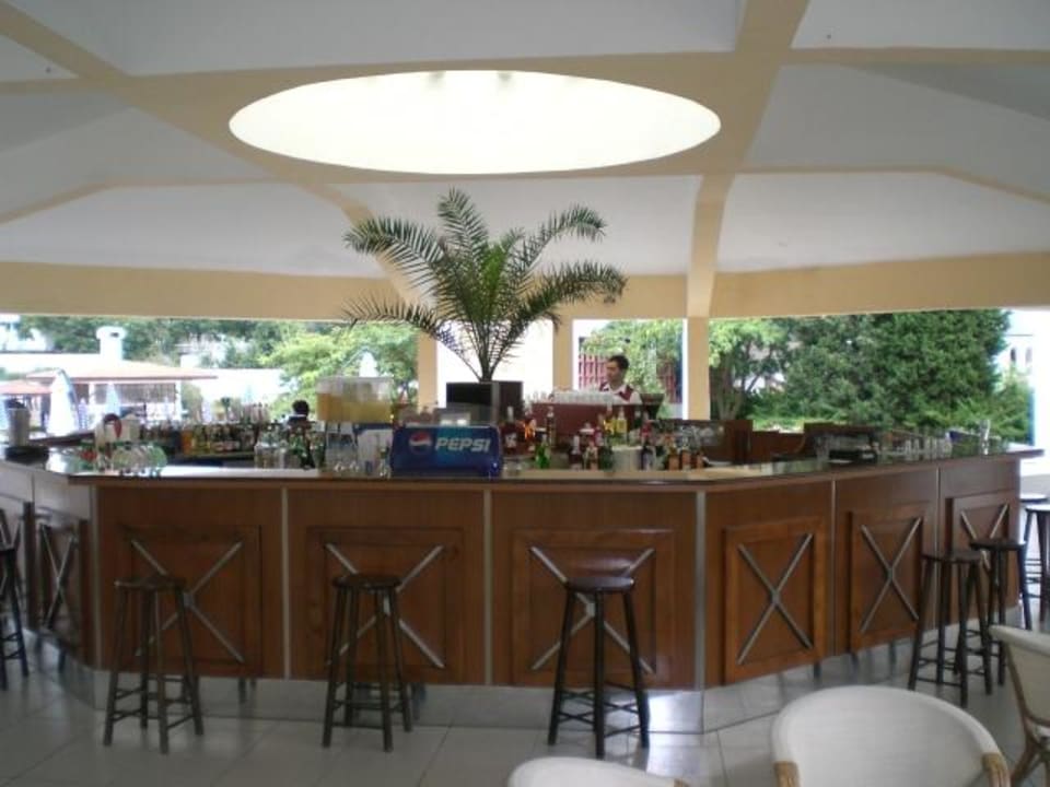 Die Bar vor dem Pool Duni Royal Pelican Resort