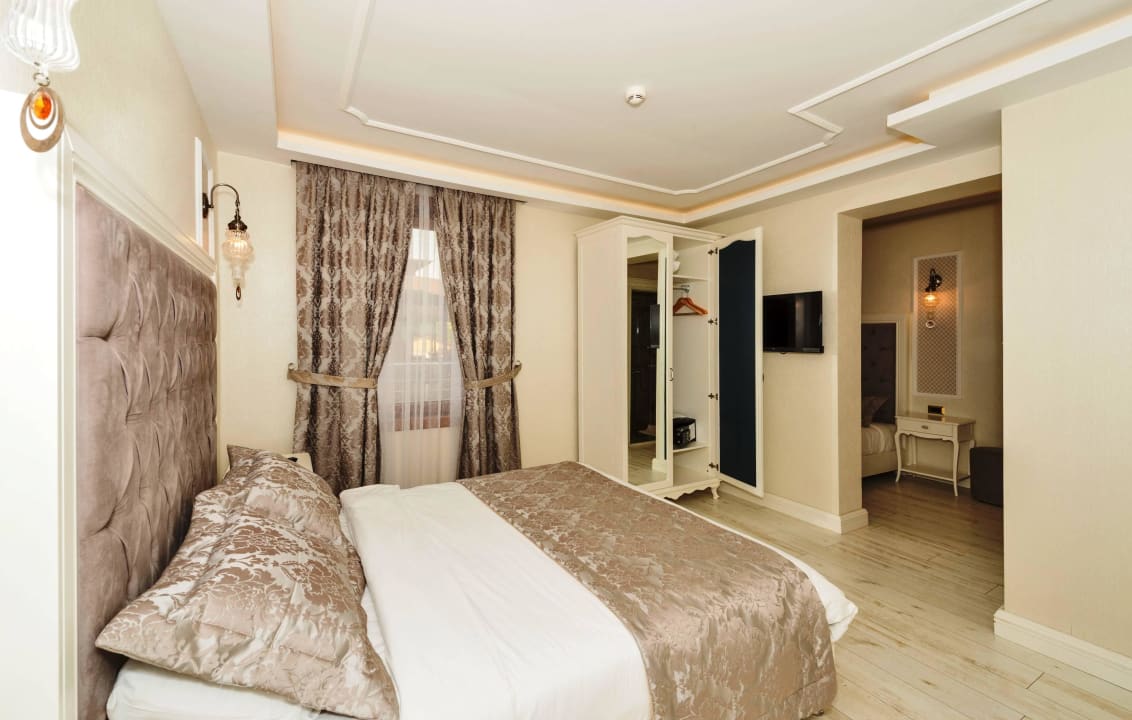 Triple bedroom Zeynep Sultan Hotel