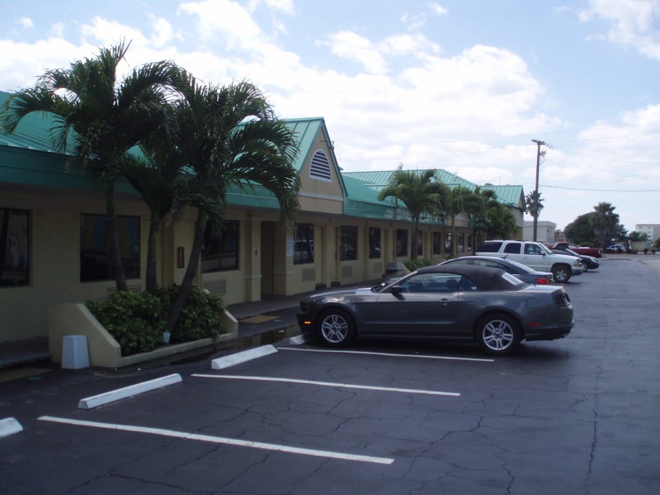 Parkplatz Beachside Hotel and Suites