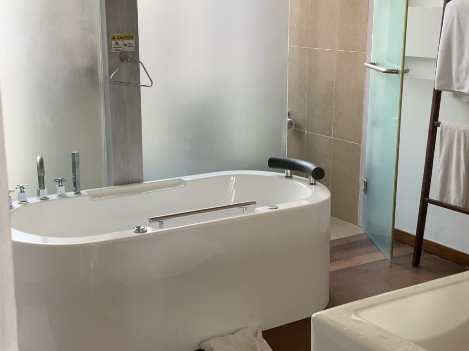 Zimmer NH Maldives Kuda Rah Resort