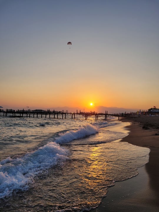 Strand Saturn Palace Resort Hotel