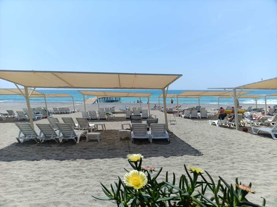 Strand Club Turtas Beach Hotel