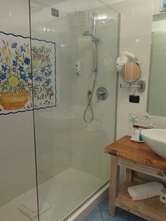 Dusche Hotel Resort & Spa Baia Caddinas