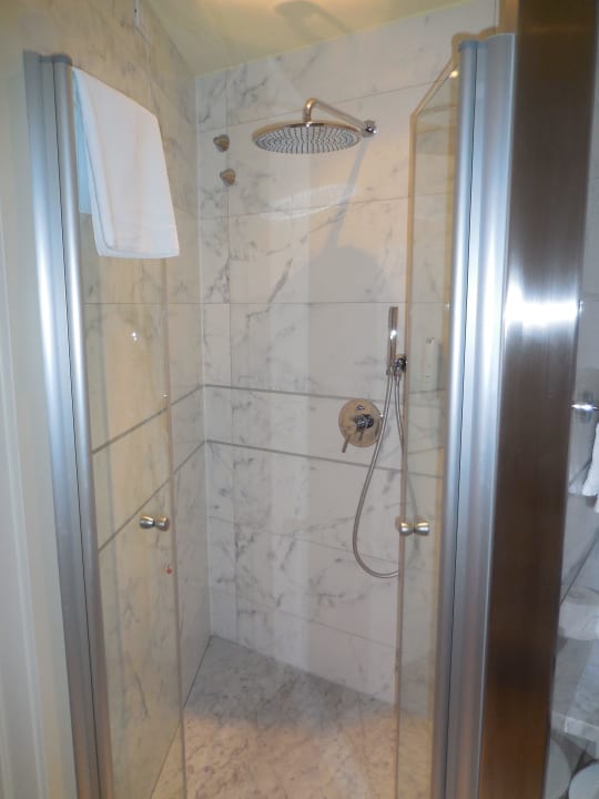 Große Dusche mit Regendusche Hotel Kristal Palace - TonelliHotels