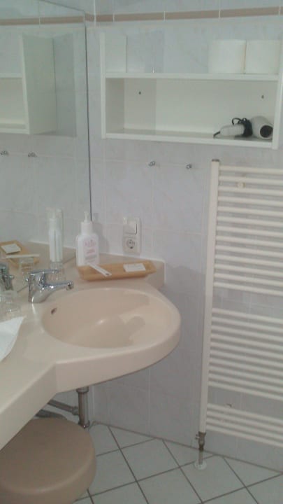 Bad Zimmer 427 Hotel Kaiserhof Victoria