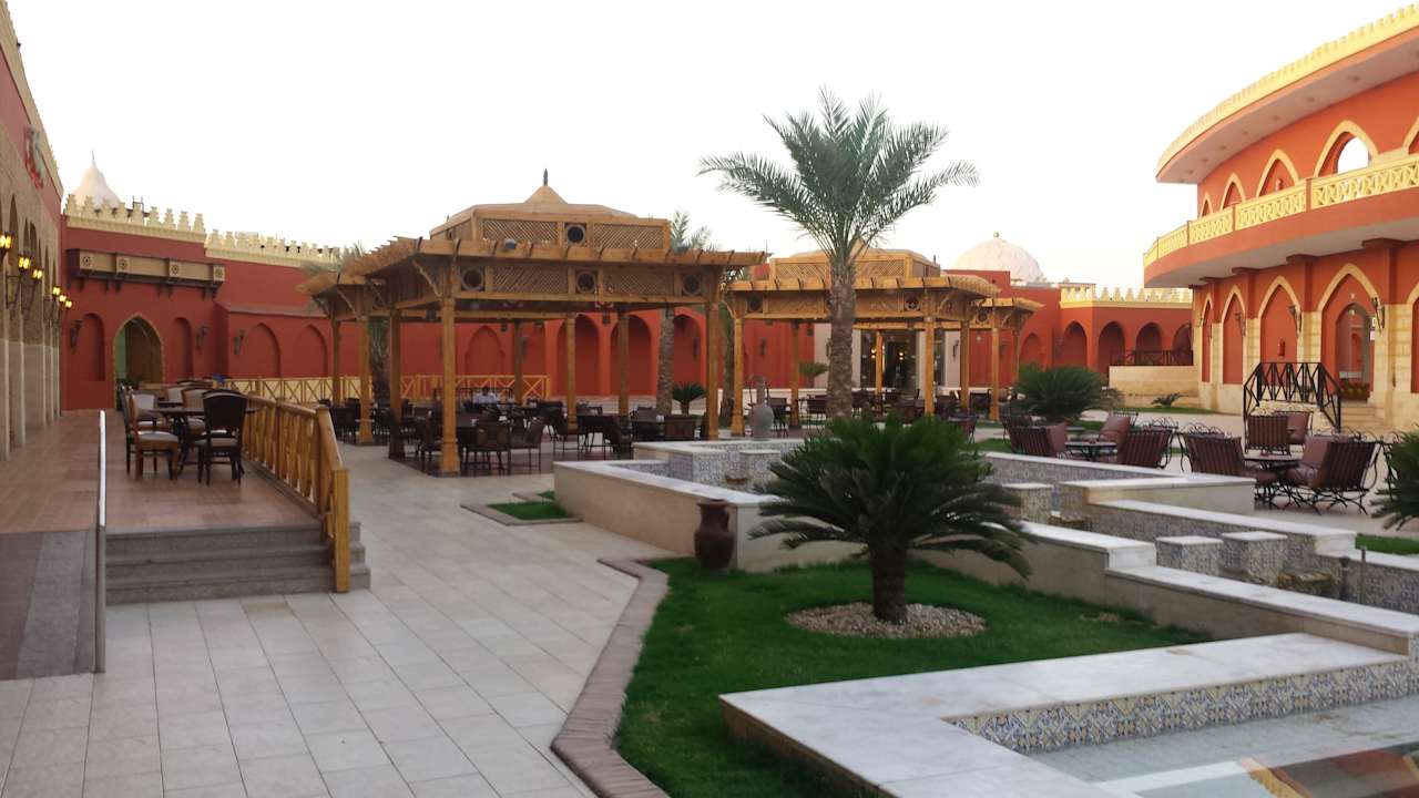 Innenhof der Restaurante Pickalbatros Alf Leila Wa Leila Resort - Neverland Hurghada