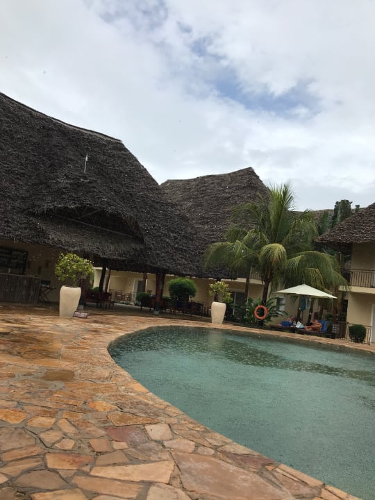 Pool TUI Blue Bahari Zanzibar