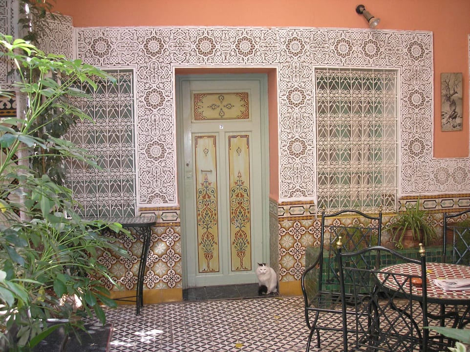 Zimmertür und -fenster zum Innenhof Hotel Le Gallia