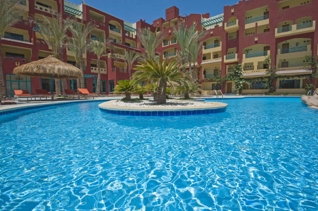 Pool Hotel Sun & Sea