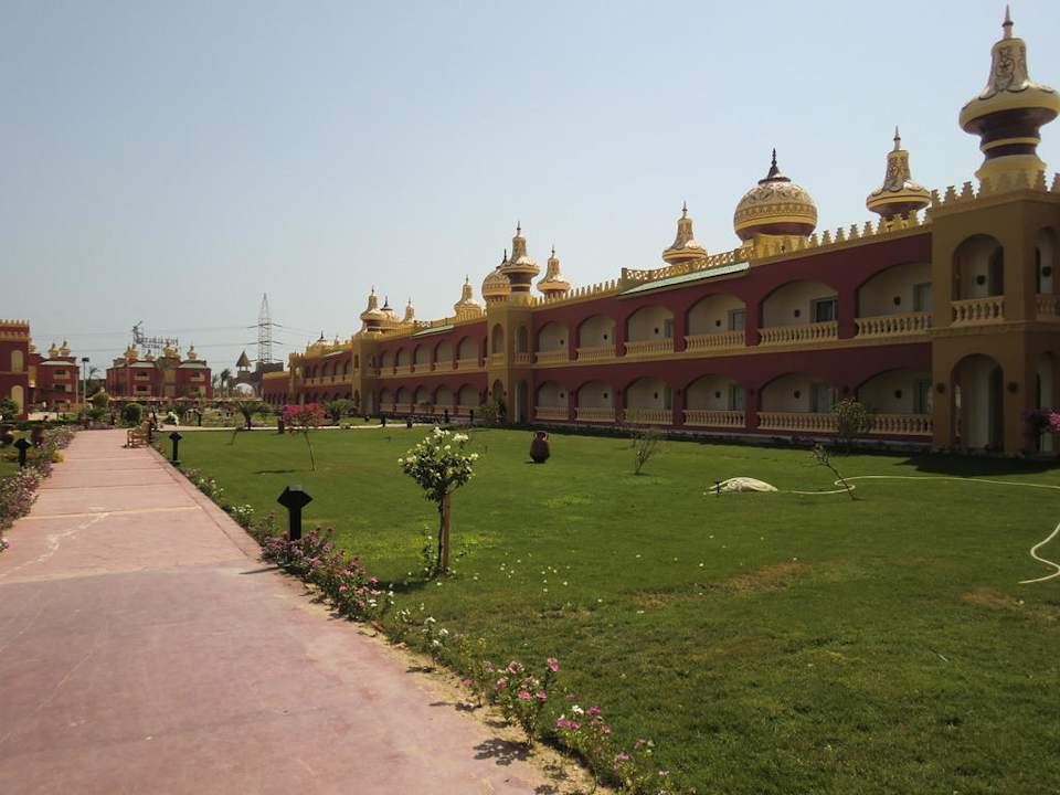 Sicht auf die Zimmer von aussen Pickalbatros Alf Leila Wa Leila Resort - Neverland Hurghada