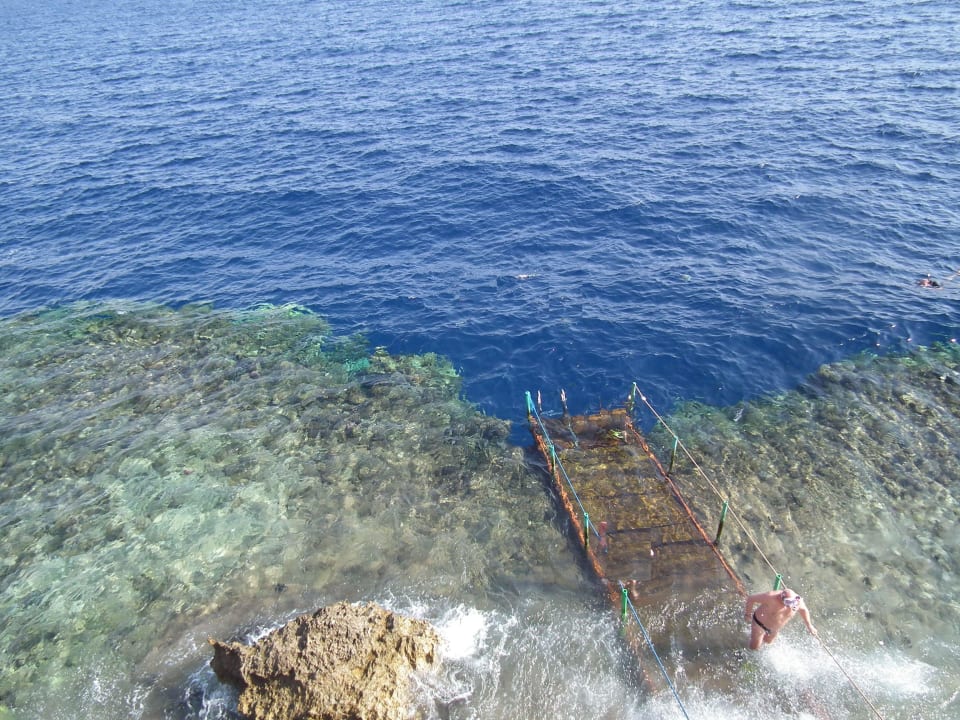 Steg vom Strand über Riff nur 5 Meter Dreams Vacation Resort