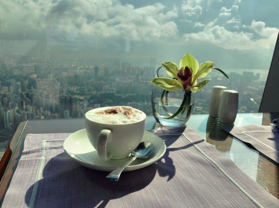 Cappuccino am Morgen mit traumhaften Ausblick Hotel The Ritz-Carlton Hongkong