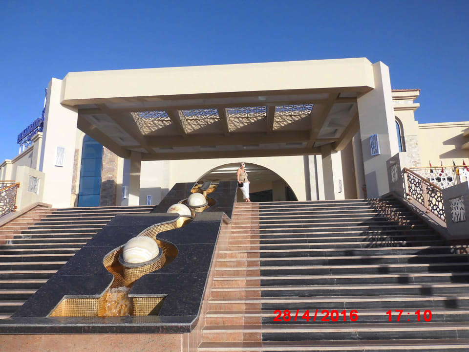 Eingang zur Lobby. Beach Albatros Resort
