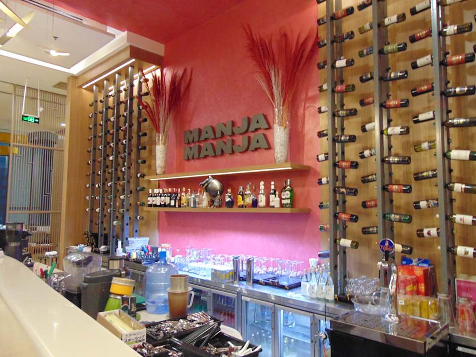 Gastro Holiday Inn & Suites Saigon Airport