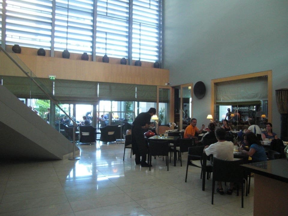 An der Bar - Durchgang zum Restaurant Hotel Golden Residence