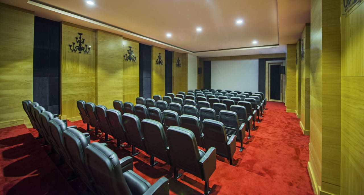 Cinema salon Port Nature Luxury Resort & Spa