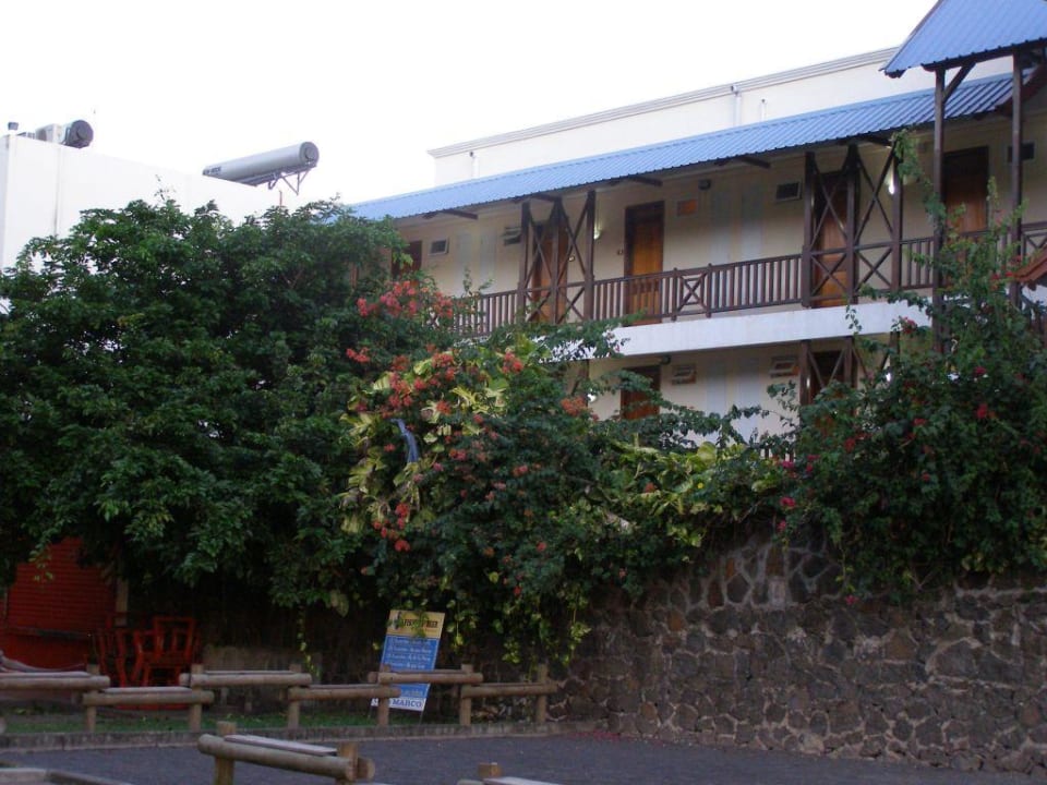 Außenansicht des Hotels Le Peninsula Bay Beach Resort & Spa