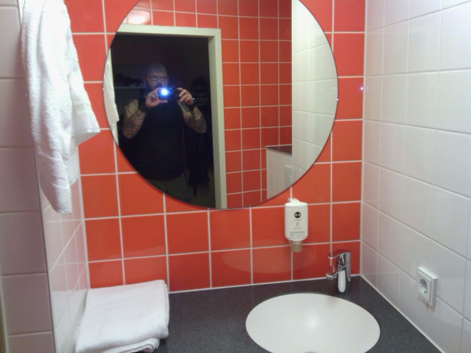 Bad sauber und funktionell B&B Hotel Mönchengladbach