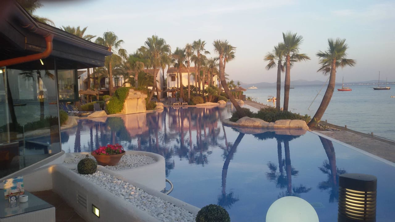 Pool bei Sonnenuntergang Alcudiamar Marina Residence