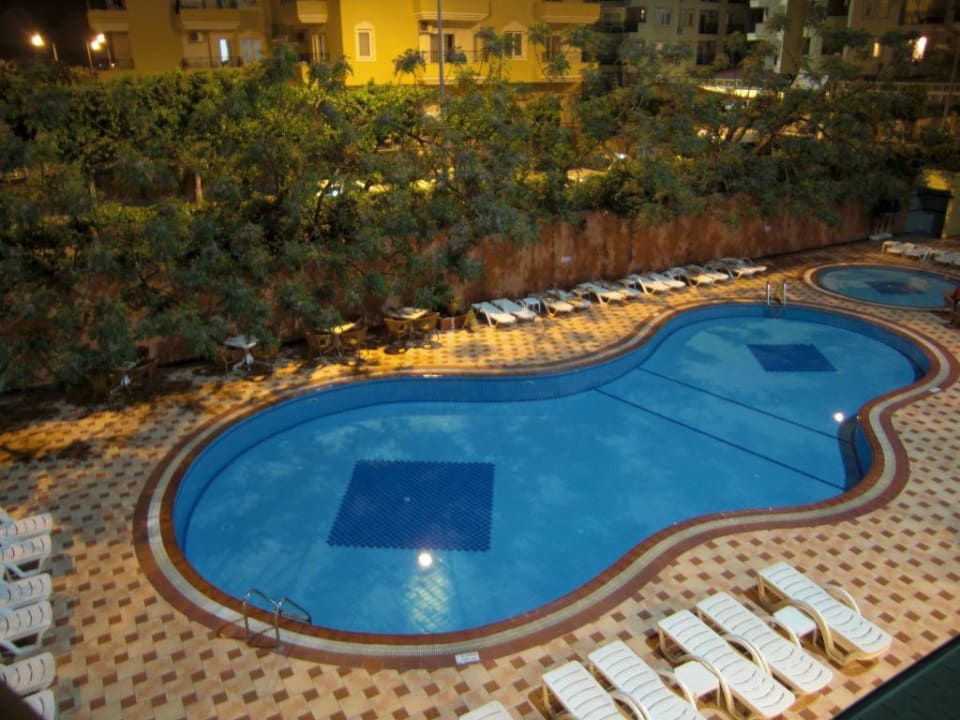 Blick vom Balkon auf den Pool ( Nachts ) Hotel Kleopatra Dreams Beach