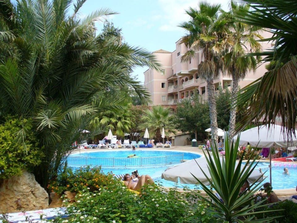 Schöne Poolanschaft allsun Hotel Lago Playa Park